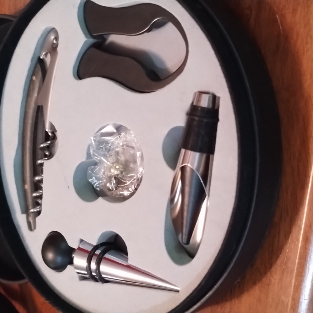 NIB Wine Corkscrew Ensemble